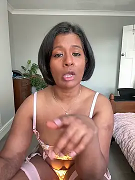 Snapshot of RoseMelanie chatting on February 26, 2026, 8:02 am RoseMelanie online show from February 26, 2026, 8:02 am