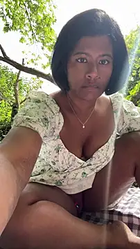 Snapshot of RoseMelanie chatting on May 5, 2026, 11:40 am RoseMelanie online show from May 5, 2026, 11:40 am