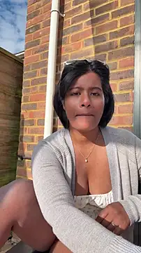 RoseMelanie online show from May 6, 2026, 7:02 am