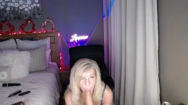 Snapshot of Lenaxox chatting on January 23, 2025, 1:08 am Lenaxox online show from January 23, 2025, 1:08 am