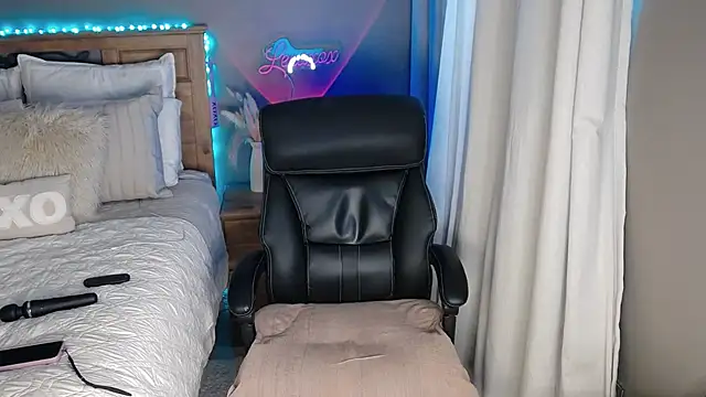 Snapshot of Lenaxox chatting on September 9, 2025, 3:11 pm Lenaxox online show from September 9, 2025, 3:11 pm