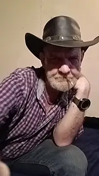 Snapshot of cmagic9 chatting on July 18, 2026, 6:28 am cmagic9 online show from July 18, 2026, 6:28 am