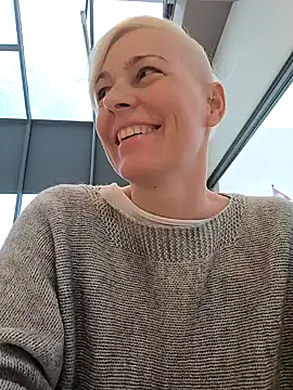 Snapshot of DarleenHot chatting on February 13, 2025, 3:14 pm DarleenHot online show from February 13, 2025, 3:14 pm