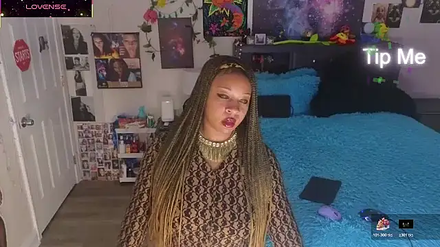 Snapshot of temptressbeauty24 chatting on November 10, 2025, 11:37 pm temptressbeauty24 online show from November 10, 2025, 11:37 pm