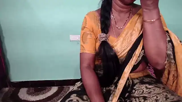 shrutitelugu69 online show from November 20, 2025, 1:33 pm