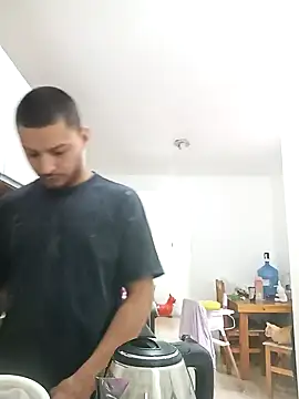 Snapshot of emrehliug12 chatting on December 16, 2024, 10:50 am emrehliug12 online show from December 16, 2024, 10:50 am