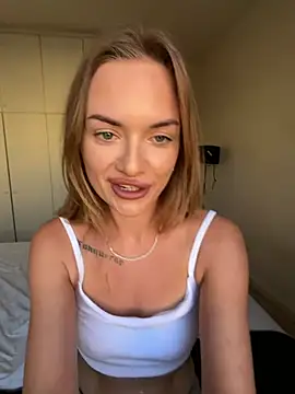 Snapshot of ElenaRebelle chatting on July 9, 2026, 4:16 am ElenaRebelle online show from July 9, 2026, 4:16 am
