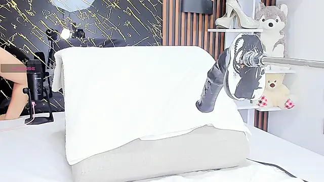 Snapshot of _julyy_ chatting on October 30, 2025, 8:20 pm julyy online show from October 30, 2025, 8:20 pm