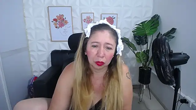 Valentinaa mature online show from March 23, 2025, 12:04 am