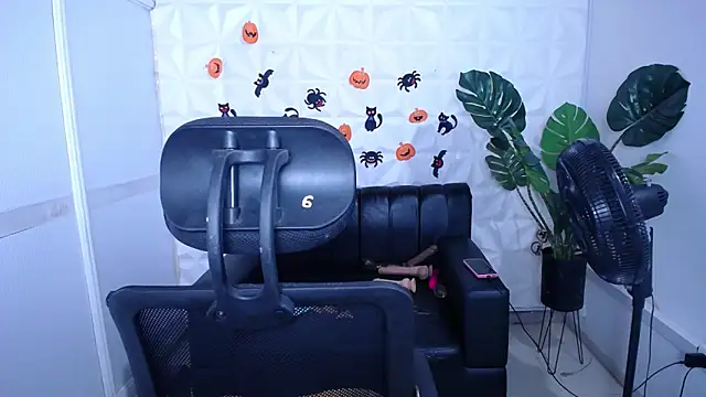 Valentinaa mature online show from October 1, 2025, 11:00 pm