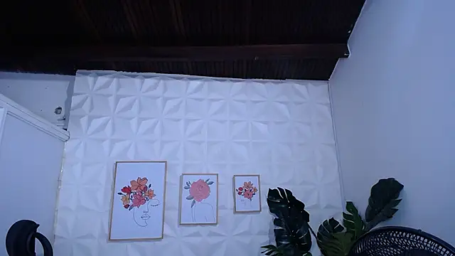 Valentinaa mature online show from February 19, 2026, 8:05 pm