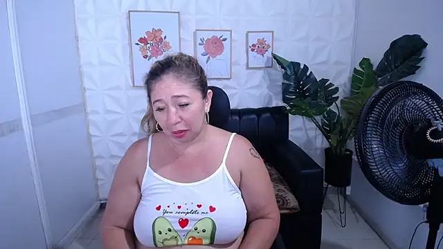 Valentinaa mature online show from March 23, 2026, 8:46 pm