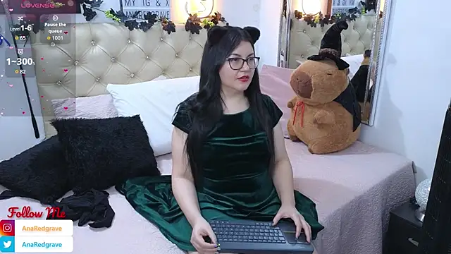 Snapshot of AnnaRedgrave chatting on November 23, 2025, 8:25 am AnnaRedgrave online show from November 23, 2025, 8:25 am