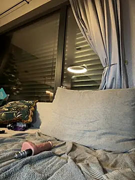 Snapshot of Bella-Tight chatting on December 18, 2024, 7:04 am Bella-Tight online show from December 18, 2024, 7:04 am