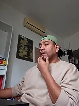 Snapshot of Motherandson chatting on March 5, 2026, 8:21 am Motherandson online show from March 5, 2026, 8:21 am