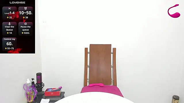 Snapshot of Alissamore3 chatting on September 10, 2025, 10:15 am Alissamore3 online show from September 10, 2025, 10:15 am