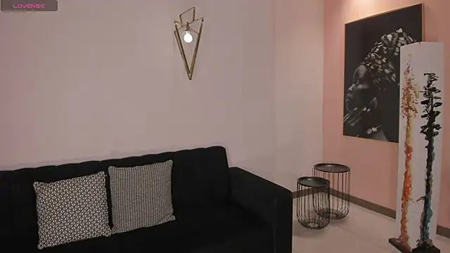 LizzHamilton   online show from January 15, 2026, 7:39 pm