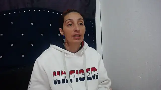 Snapshot of anyu1306 chatting on December 18, 2024, 2:17 pm anyu1306 online show from December 18, 2024, 2:17 pm