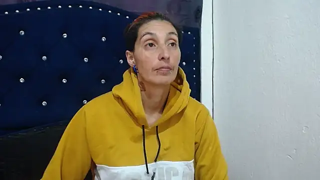 Snapshot of anyu1306 chatting on December 24, 2024, 2:33 pm anyu1306 online show from December 24, 2024, 2:33 pm