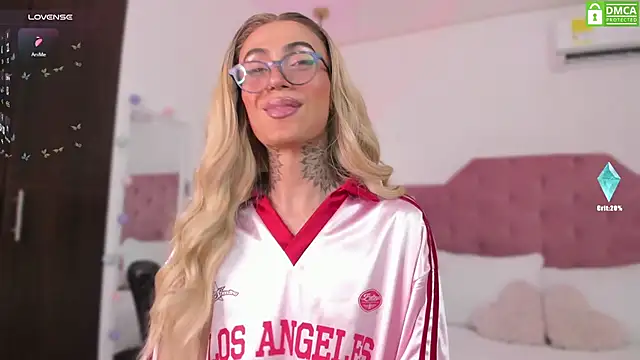 Snapshot of Miss_sagitario chatting on March 10, 2025, 12:04 pm Miss sagitario online show from March 10, 2025, 12:04 pm