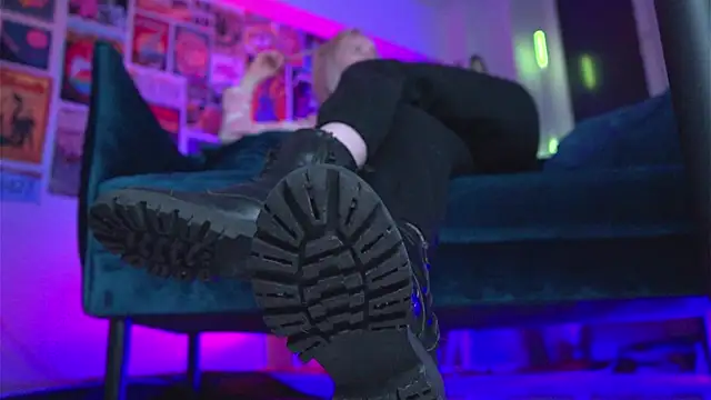 ReiYosimoto online show from January 6, 2025, 5:59 pm