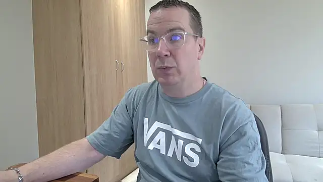 BrettJ81 online show from December 22, 2025, 7:49 am