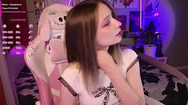 Evie Ro online show from May 3, 2026, 8:26 pm