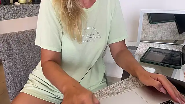 mommy nadin online show from March 7, 2025, 9:48 pm