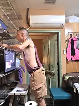 Snapshot of leahcimnikral chatting on September 19, 2025, 1:29 am leahcimnikral online show from September 19, 2025, 1:29 am