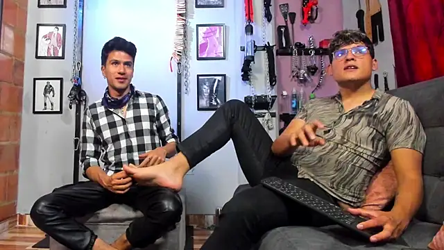 dom2travelersss online show from February 3, 2025, 5:24 pm