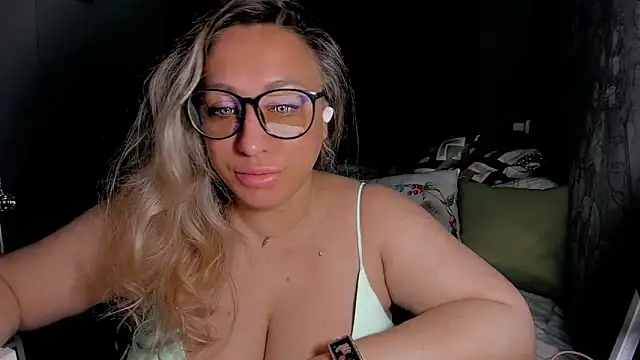 Snapshot of CumOnMy_Tits chatting on May 6, 2026, 12:52 am CumOnMy Tits online show from May 6, 2026, 12:52 am