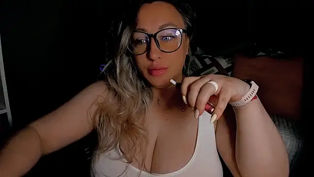 Snapshot of CumOnMy_Tits chatting on June 15, 2026, 1:19 am CumOnMy Tits online show from June 15, 2026, 1:19 am