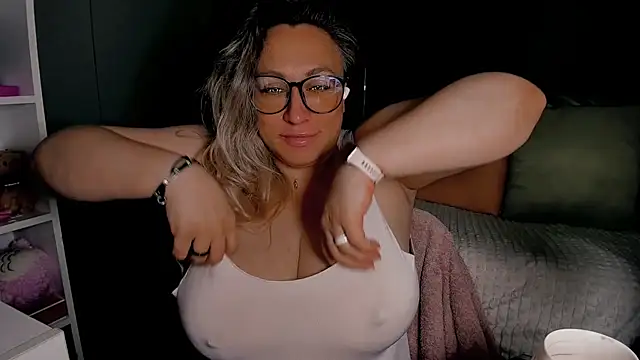 Snapshot of CumOnMy_Tits chatting on June 20, 2026, 2:25 am CumOnMy Tits online show from June 20, 2026, 2:25 am