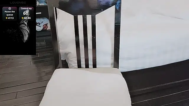 Snapshot of Sophie_Secret chatting on February 16, 2025, 10:54 pm Sophie Secret online show from February 16, 2025, 10:54 pm