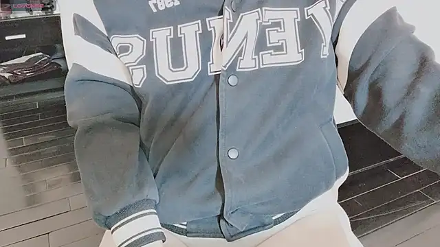 Snapshot of Sophie_Secret chatting on February 19, 2025, 10:53 pm Sophie Secret online show from February 19, 2025, 10:53 pm