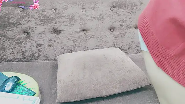 Snapshot of Sophie_Secret chatting on November 19, 2025, 10:21 pm Sophie Secret online show from November 19, 2025, 10:21 pm