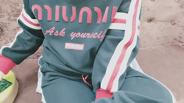 Snapshot of Sophie_Secret chatting on November 26, 2025, 10:33 pm Sophie Secret online show from November 26, 2025, 10:33 pm