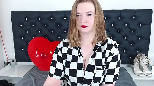 LaraDream online show from February 14, 2025, 7:02 pm