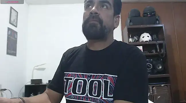 Snapshot of soyelcarlitos_ chatting on March 20, 2025, 3:23 am soyelcarlitos online show from March 20, 2025, 3:23 am