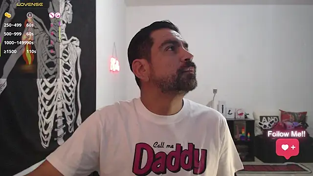 Snapshot of soyelcarlitos_ chatting on April 3, 2026, 4:43 am soyelcarlitos online show from April 3, 2026, 4:43 am