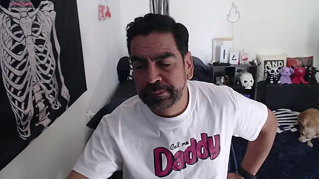 Snapshot of soyelcarlitos_ chatting on April 7, 2026, 5:35 pm soyelcarlitos online show from April 7, 2026, 5:35 pm