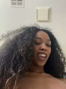 Snapshot of mismialove chatting on March 10, 2025, 6:01 pm mismialove online show from March 10, 2025, 6:01 pm