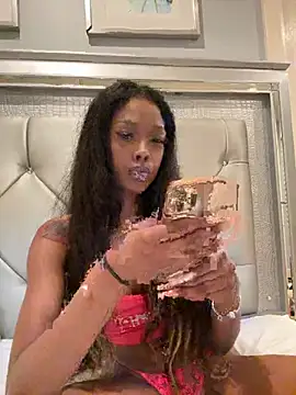 mismialove online show from May 3, 2026, 9:04 am