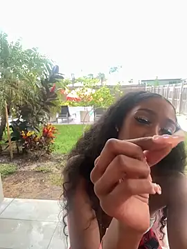mismialove online show from May 14, 2026, 11:06 am