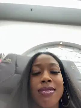 mismialove online show from June 3, 2026, 8:03 pm