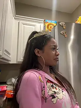 mismialove online show from June 24, 2026, 6:23 am