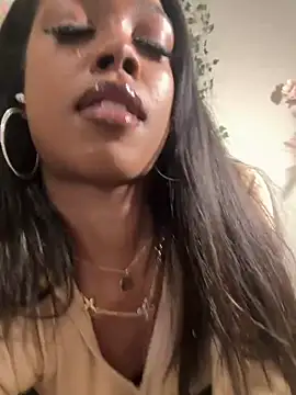 mismialove online show from June 26, 2026, 5:23 am