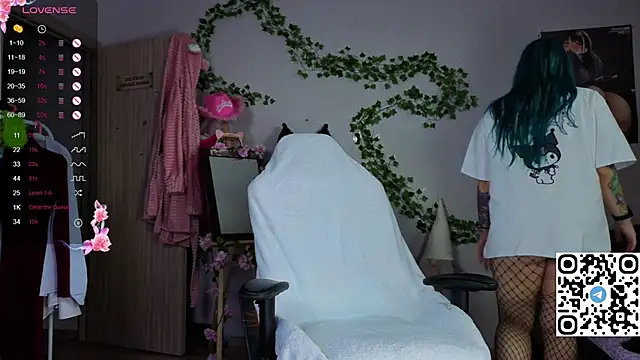 Snapshot of Silvia_Santorskii chatting on November 24, 2025, 8:47 am Silvia Santorskii online show from November 24, 2025, 8:47 am