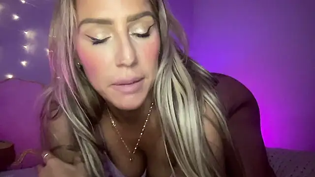 Snapshot of Fitnessbabe69 chatting on January 10, 2025, 1:52 pm Fitnessbabe69 online show from January 10, 2025, 1:52 pm