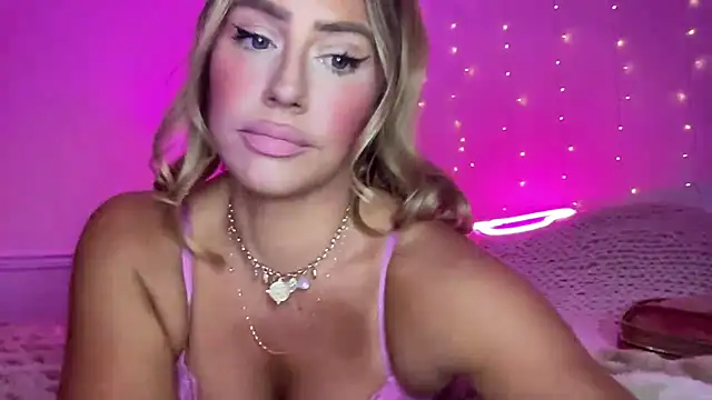 Snapshot of Fitnessbabe69 chatting on November 25, 2025, 1:44 pm Fitnessbabe69 online show from November 25, 2025, 1:44 pm